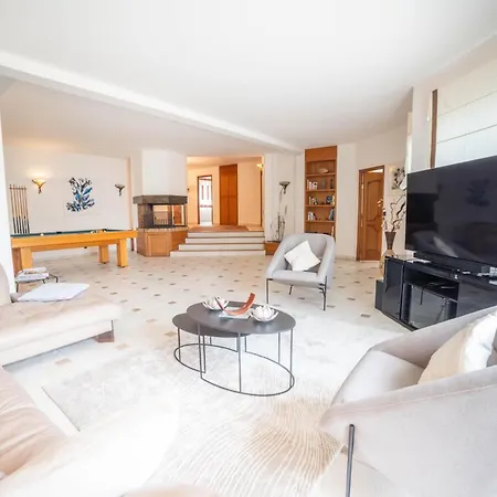 Luxury -villa-piscine-jacuzzi-famille-table De Billard - Pros Servicesconciergerie Villa