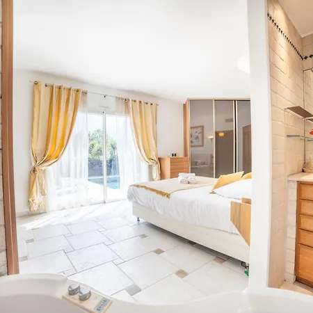 Luxury -villa-piscine-jacuzzi-famille-table De Billard - Pros Servicesconciergerie *
