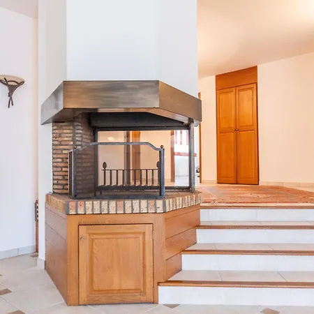Villa Luxury -villa-piscine-jacuzzi-famille-table De Billard - Pros Servicesconciergerie