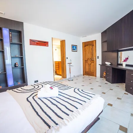 Luxury -villa-piscine-jacuzzi-famille-table De Billard - Pros Servicesconciergerie * Montferrier-sur-Lez