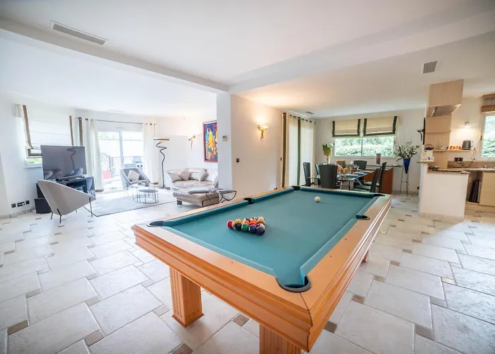 Luxury -villa-piscine-jacuzzi-famille-table De Billard - Pros Servicesconciergerie Βίλα