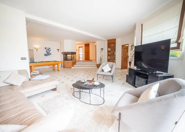 Luxury -villa-piscine-jacuzzi-famille-table De Billard - Pros Servicesconciergerie Βίλα
