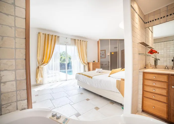 Luxury -villa-piscine-jacuzzi-famille-table De Billard - Pros Servicesconciergerie *